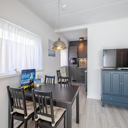 Holiday Home With Garden And Beach De Koog  Exteriör bild